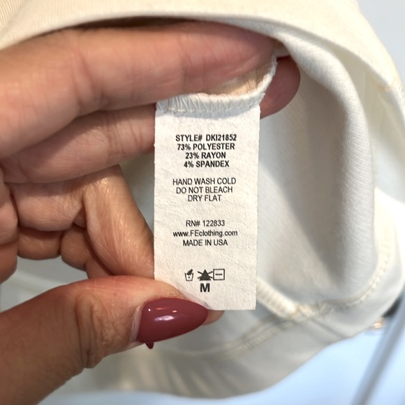 Foreign Exchange white fitted V neck mini - Picture 5 of 5